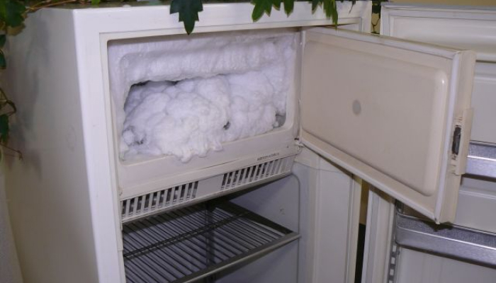 Если холодильник морозит слишком сильно, что делать?